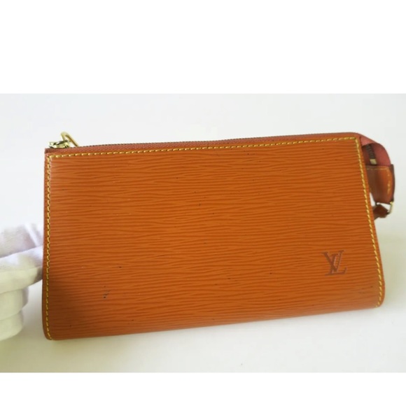 Louis Vuitton Epi Pochette - Picture 3 of 14